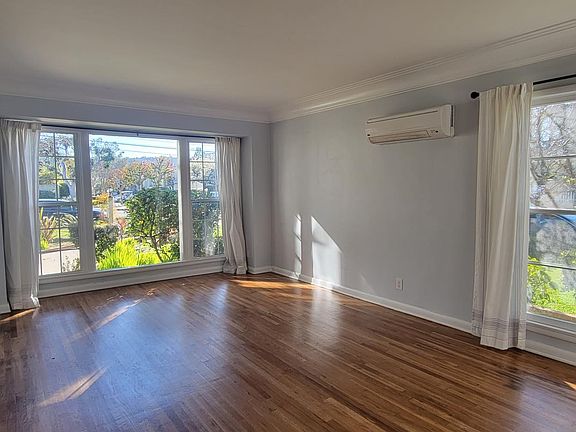 2nd image of 11755 Moorpark St #11757-1/2