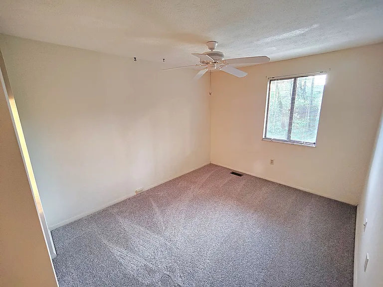 102 Sonnybrook Ct — Photo 27