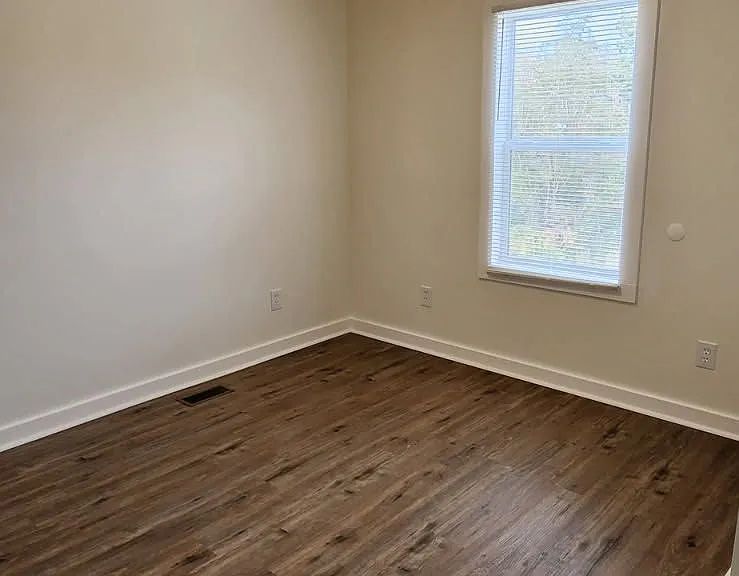 390 Archer Rd — Photo 9