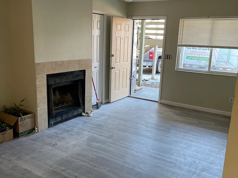 1128 Mazatlan Cir #B — Photo 5