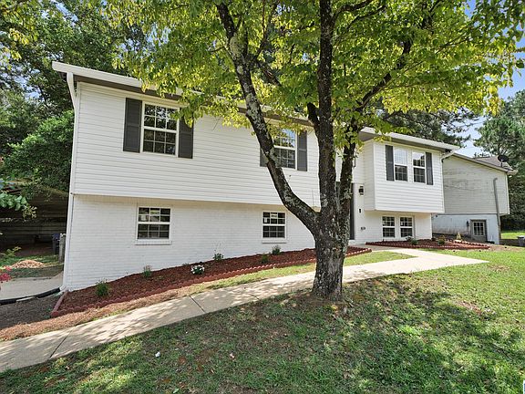 2nd image of 413 Debby Ln