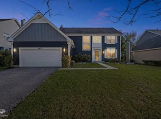 1677 Pinnacle Ct, Aurora, IL 60502
