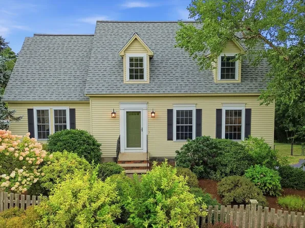 13 Hanover Lane, Derry, NH 03038