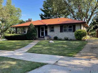 430 13th St, Baraboo, WI 53913