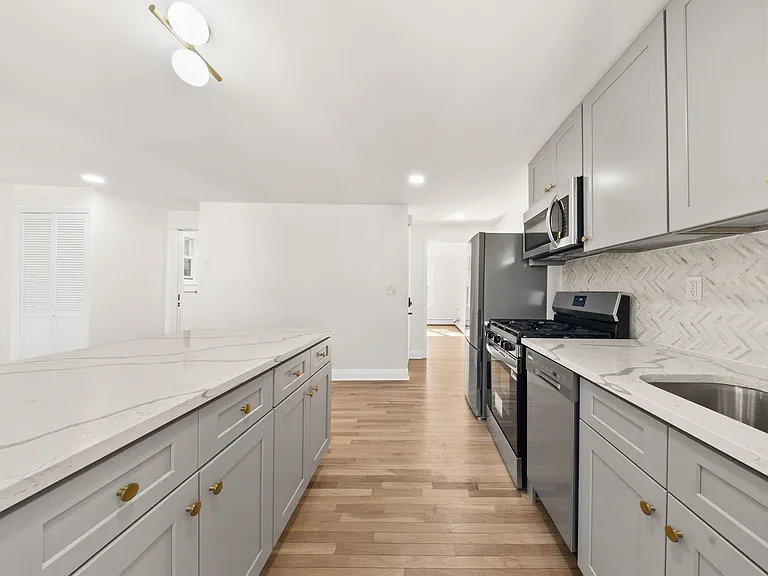 211 New York Ave #2 — Photo 9