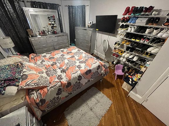 2nd image of 963 Winthrop Ave #1