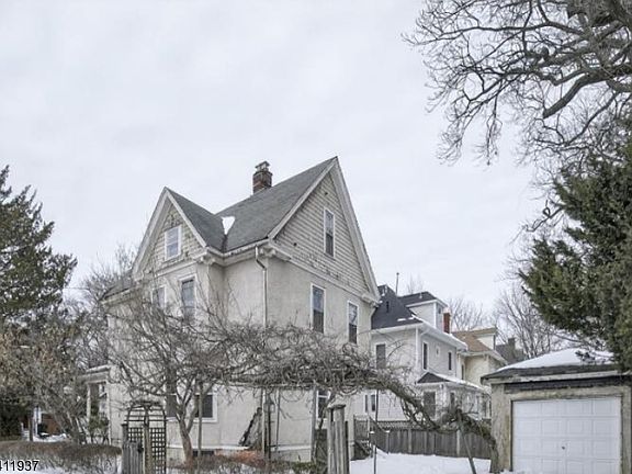 3rd image of 1 Irving Pl