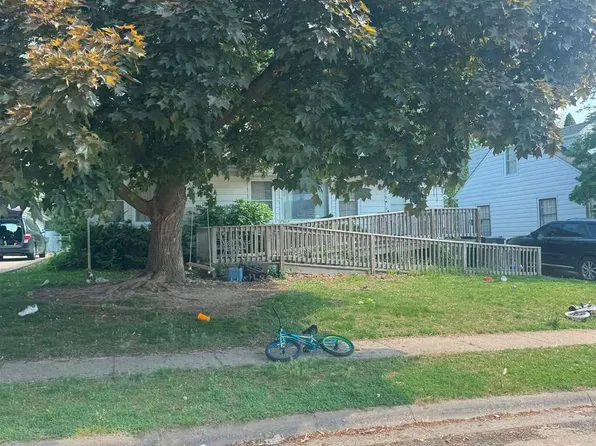 510 15th Ave N, Clinton, IA 52732