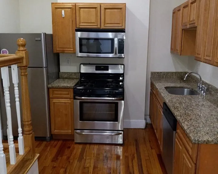 227 Roxbury St #2A — Photo 20