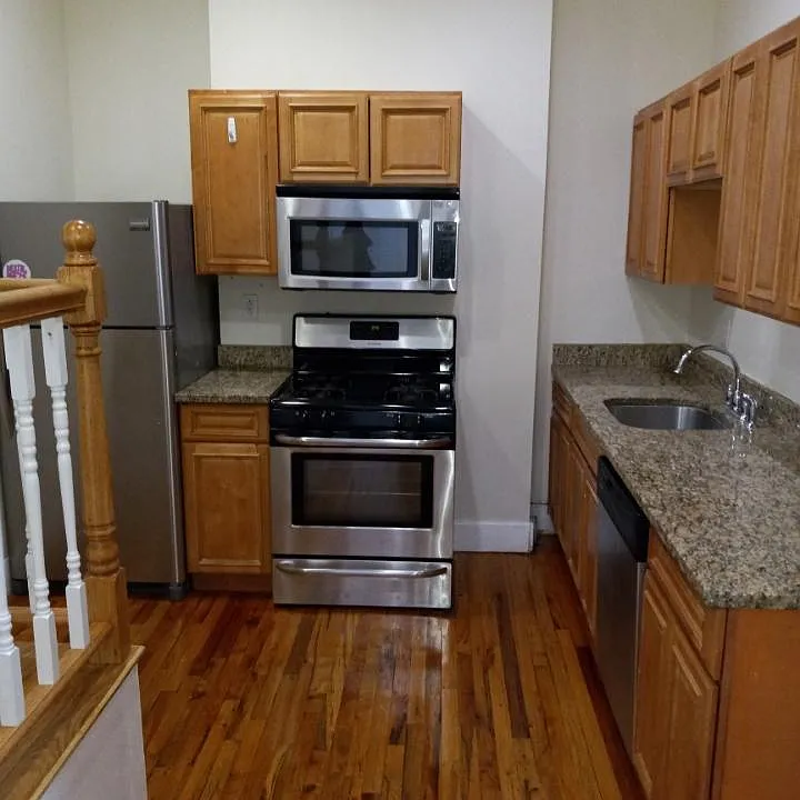 227 Roxbury St #2