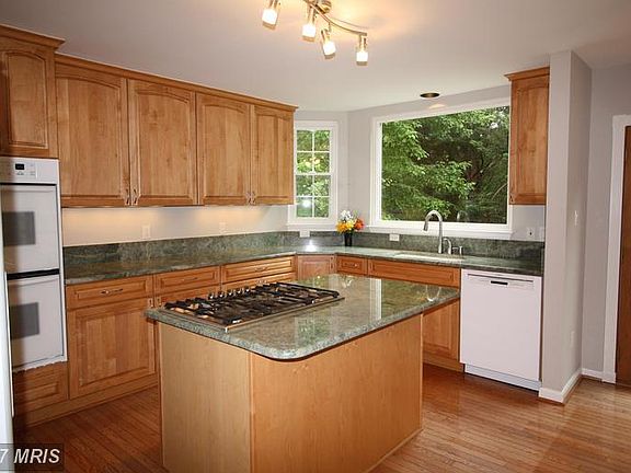 Large Bright Open Kitchen