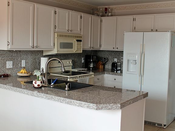 2nd image of 1658 Edward Dr