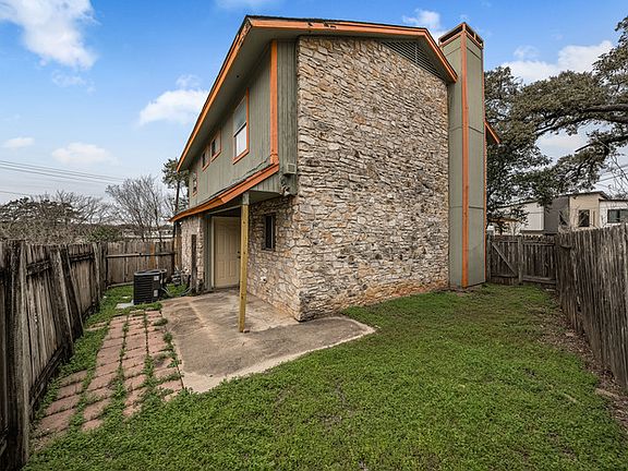 3rd image of 1601 Taylor Gaines St Unit A
