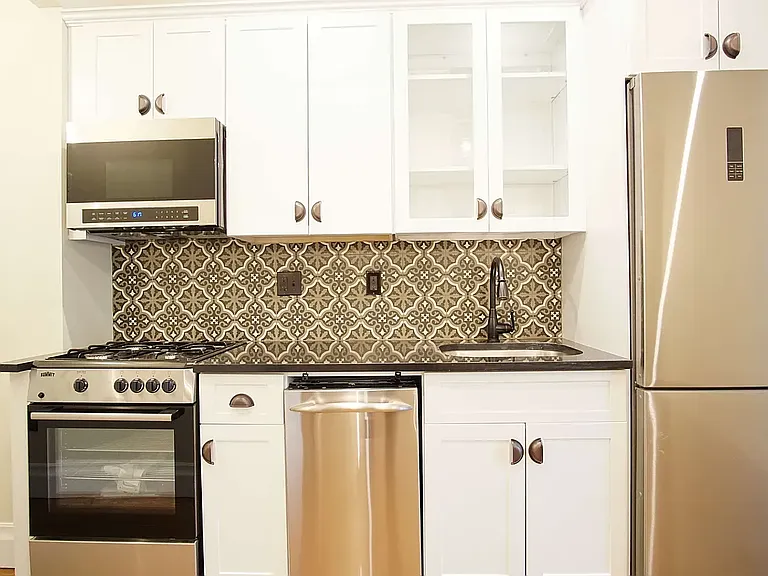 81 Stockholm St #4B — Photo 2