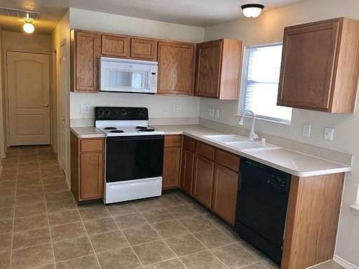 2nd image of 1312 Lake Grove Ln
