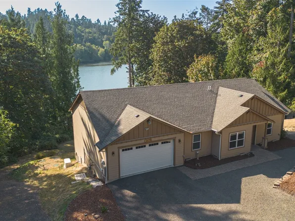 8479 E Caraway Road, Port Orchard, WA 98366
