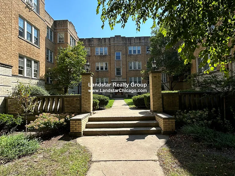 910 Reba Pl #2N — Photo 14