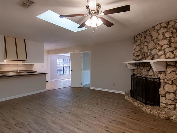 3rd image of 1056 Longstreet Dr