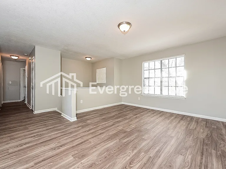 6698 Bent Creek Dr — Photo 3