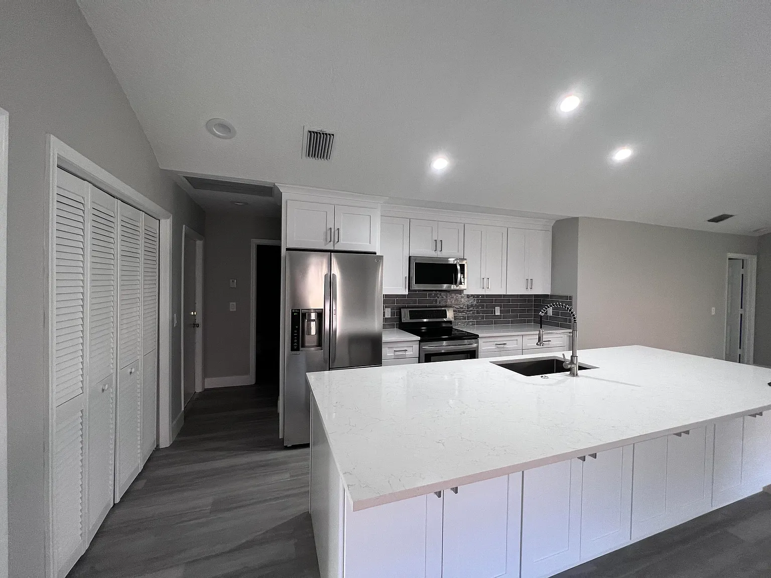 3 bed, 2.0 bath, 1365 sqft, $3,500 — Photo 2
