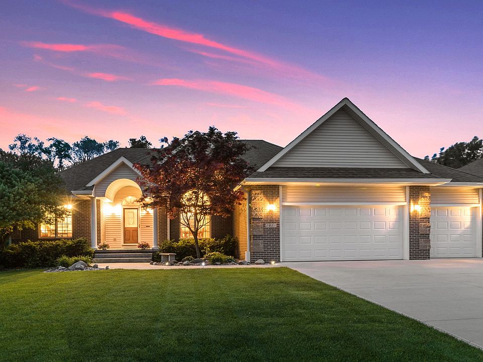 1st image of 2920 SE Belfry Dr