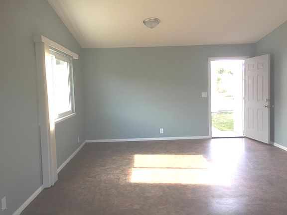 2nd image of 844 N Calle Circulo