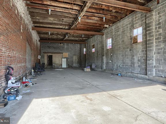 5th image of 211 N 8th St