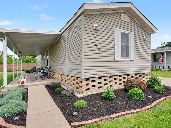 3rd image of 956 Scarlett Ln