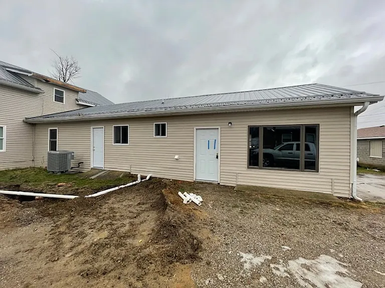 503 E College St — Photo 20