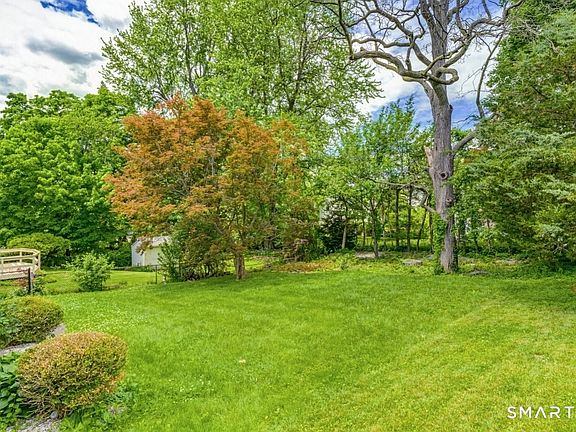 5th image of 98 Woodmere Road
