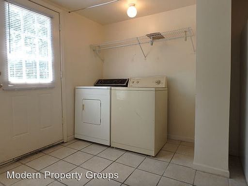 5th image of 1504 Rosemary Ln