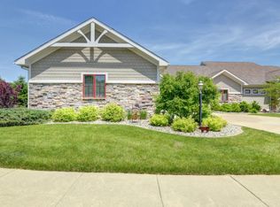 2304 Cobble Creek Dr, Urbana, IL 61802