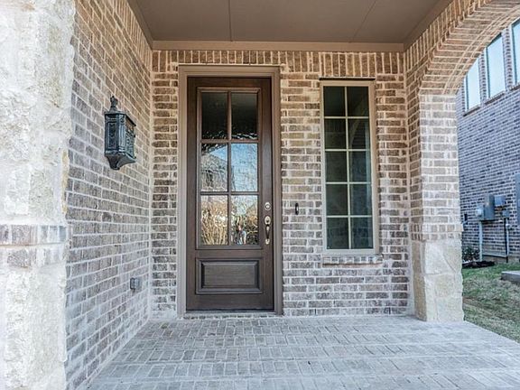 2nd image of 3917 Lucan Ln