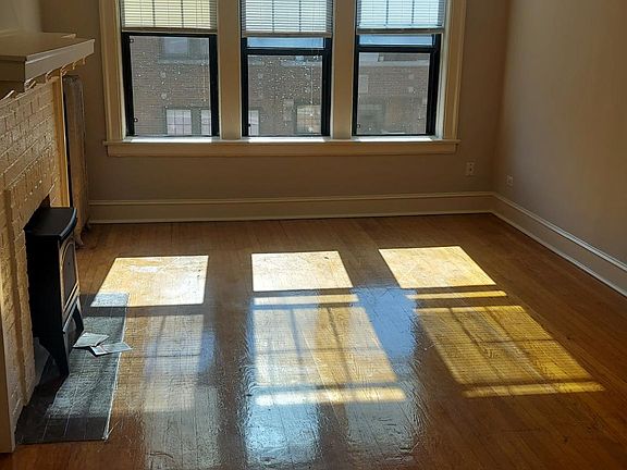 5th image of 1124 W Pratt Blvd APT 3N