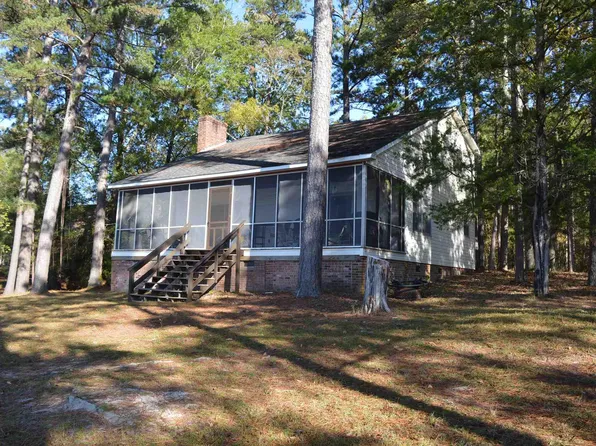 2105 Lakeshore Rd, Camden, SC 29020