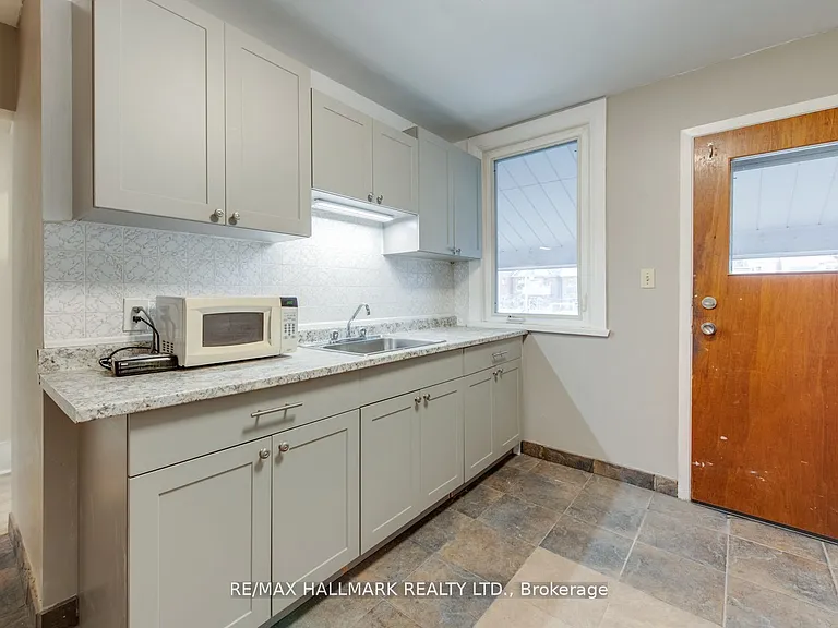 576 Ossington Ave S #2 — Photo 6