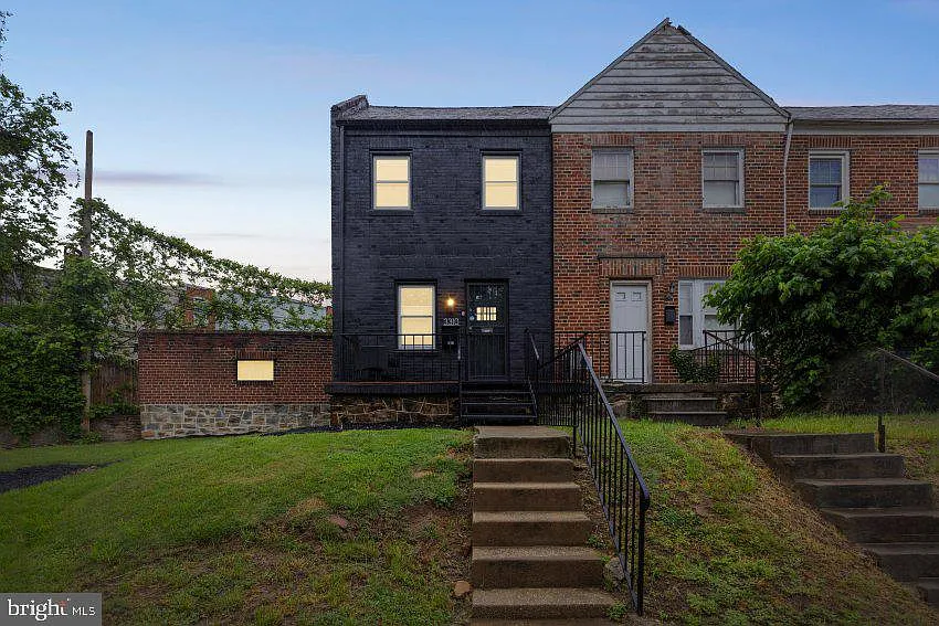 2 bed, 1.0 bath, 920 sqft, $1,550 — Photo 1