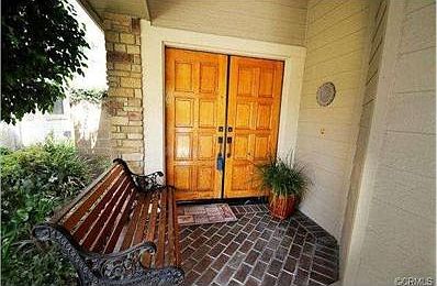 Welcome home with this inviting entry!!