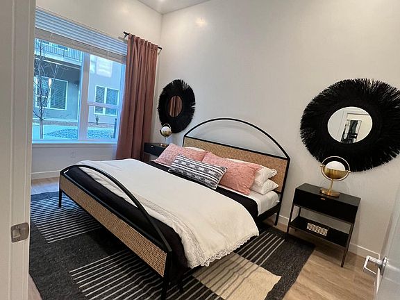 5th image of 702 S Main St #220