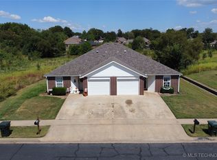2700 Village Ct, Claremore, OK 74017