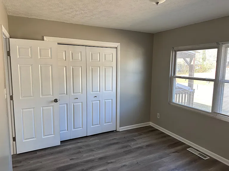 657 Aubrey Dr — Photo 3