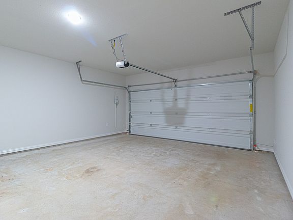 5th image of 806 Homeplace Cir