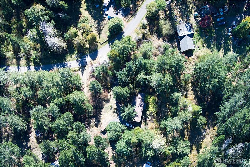 2nd image of 105 Crestview Drive