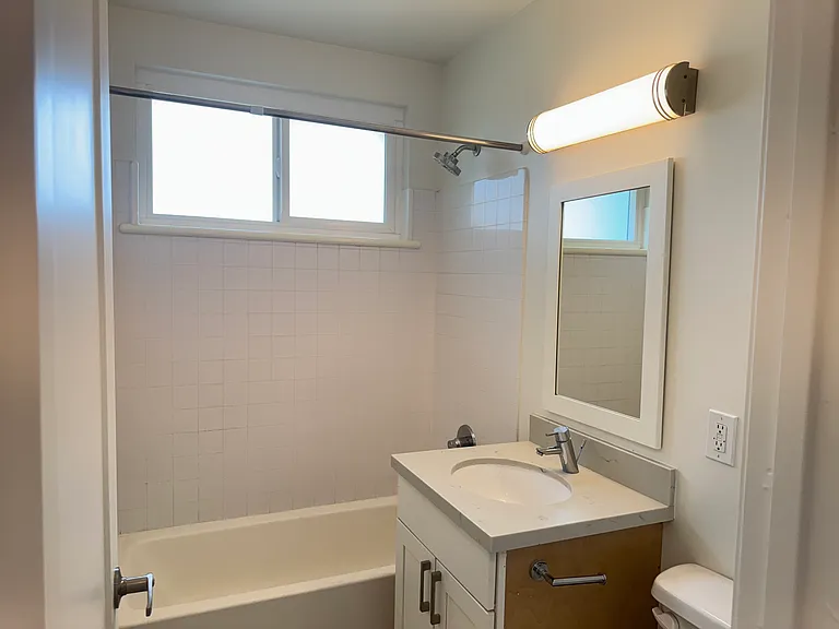 251 N Oakland Ave #D — Photo 5
