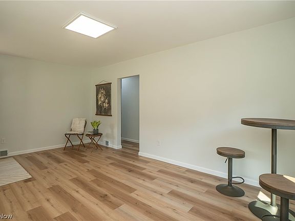 5th image of 359 Lincoln Ave
