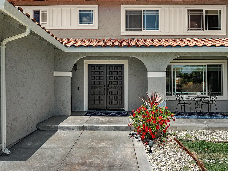3661 Slopeview Dr — Photo 2