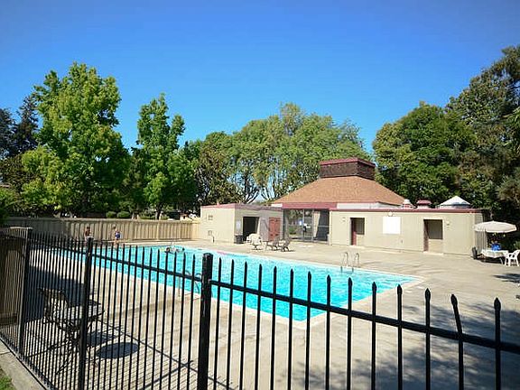4th image of 2308 Olivegate Ln