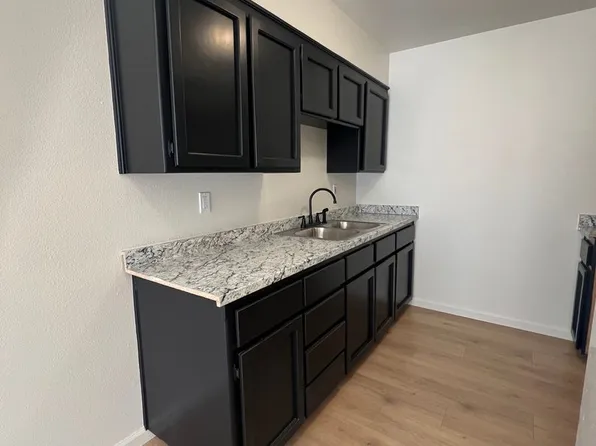 Pequeno Complejo.tenemos unos de dormitorios grandes de 1 cuartos.Small Complex. Spacious1 bedroo...