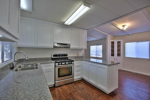 3rd image of 136 El Bosque Dr