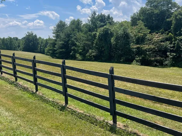 100 E Coffey Rd, Russell Springs, KY 42642